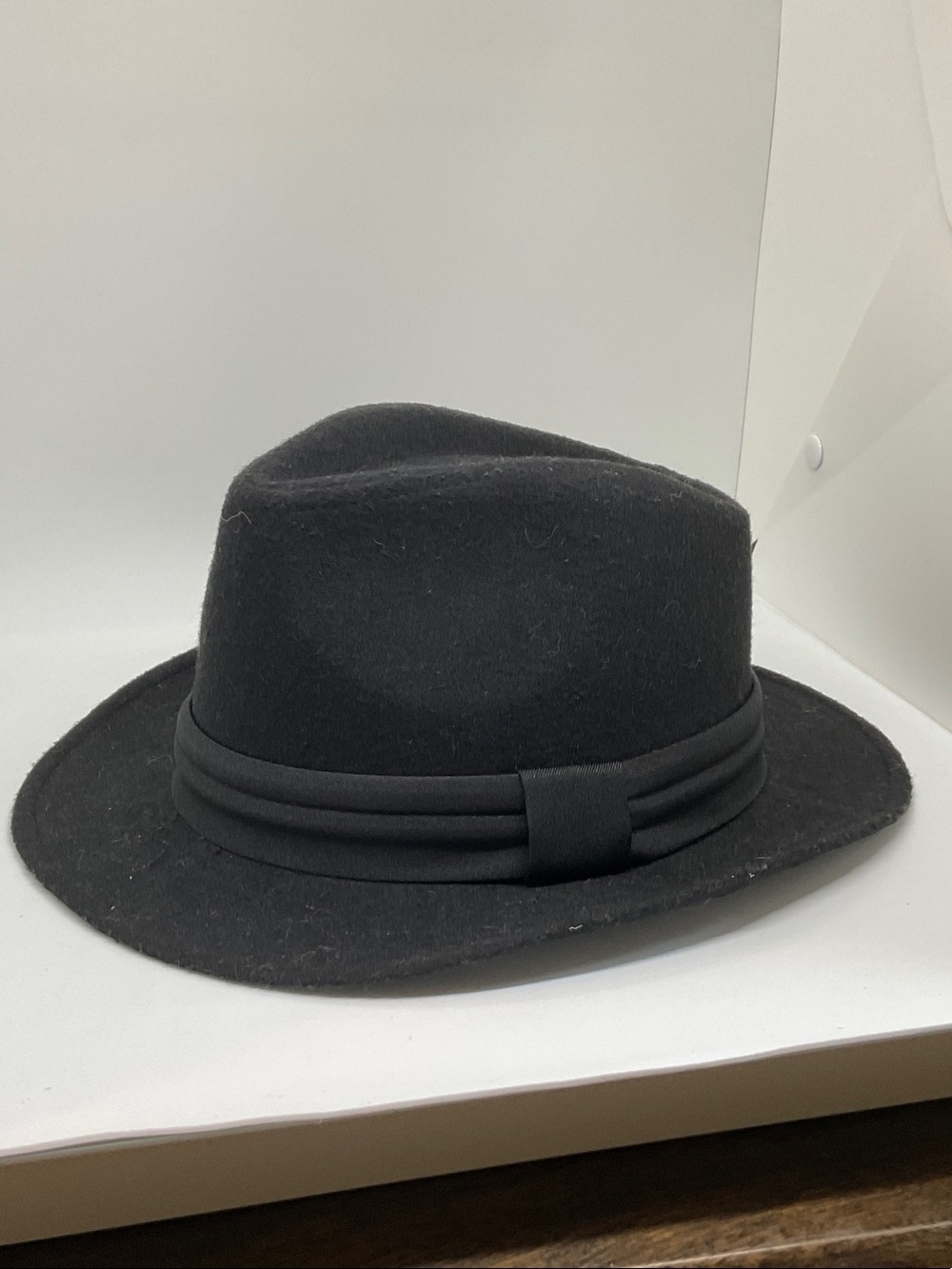 Classic Men’s Black Fedora Hat with Grosgrain Band